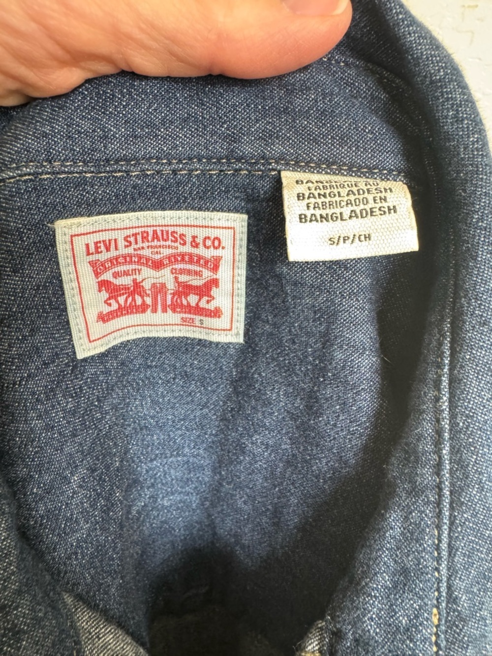 Levi’s Ultimate Western Denim Shirt Dark Wash Size Small Like New - Picture 4 of 7